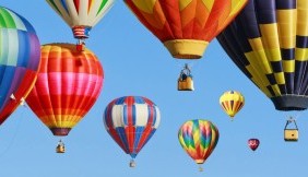 lot balonem dla grupy znajomych