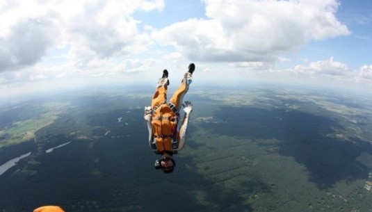 Skok ze spadochronem z wideorejestracją